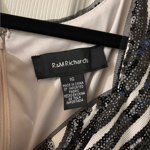 R&M Richards Black and Silver Sequin Maxi Gown Size 16 NWT - Picture 2 of 10